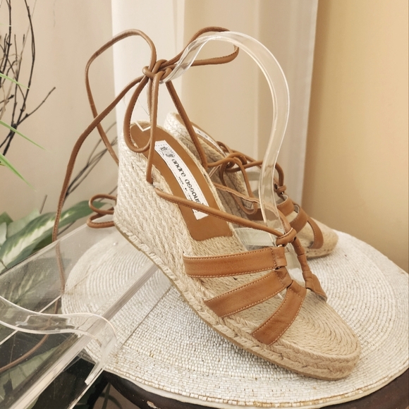 Andre Assous Shoes - NWT.andre assous wrap up Wedge siz 9.5
